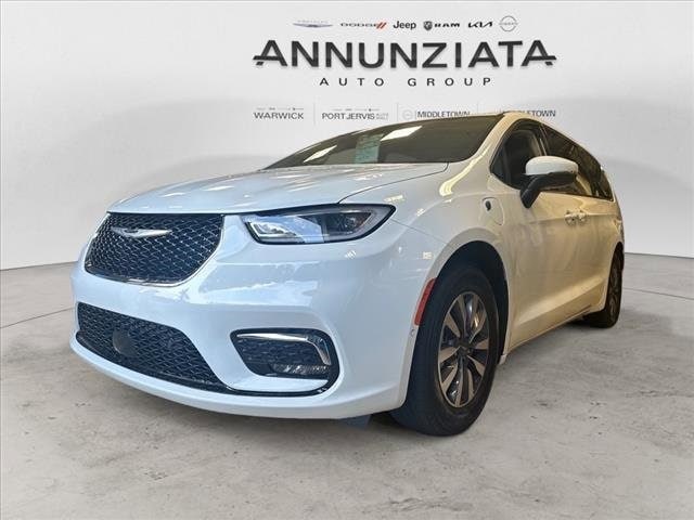 2023 Chrysler Pacifica Hybrid Touring L's photo