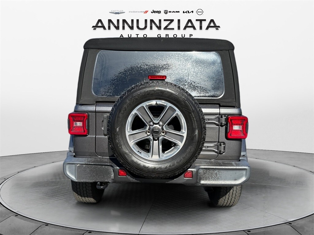 2022 Jeep Wrangler Unlimited Sahara photo 3