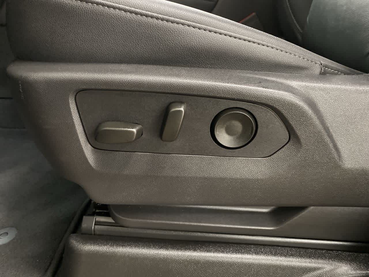 Thumbnail: 2025 Chevrolet Suburban - 15