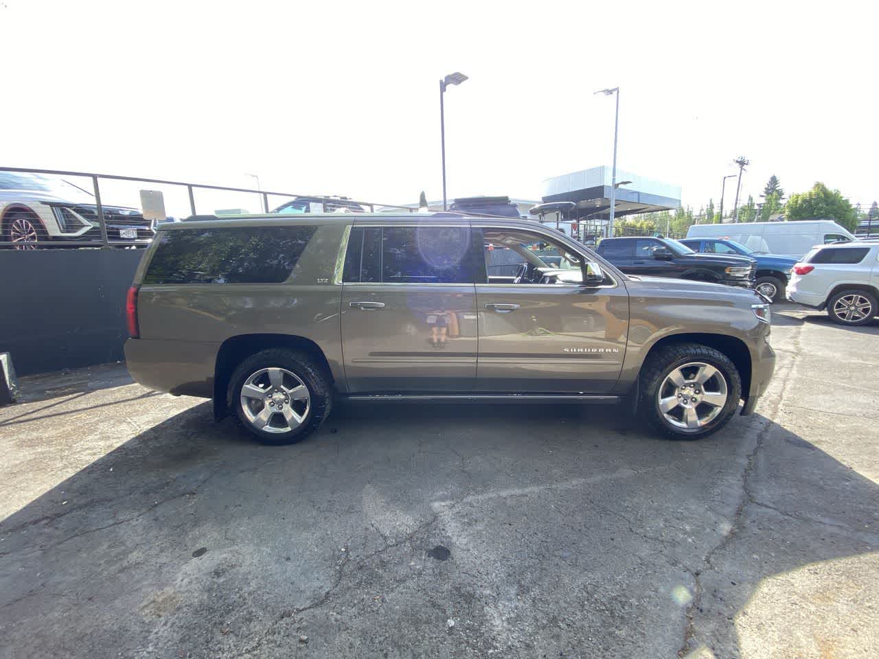 Thumbnail: 2016 Chevrolet Suburban - 7