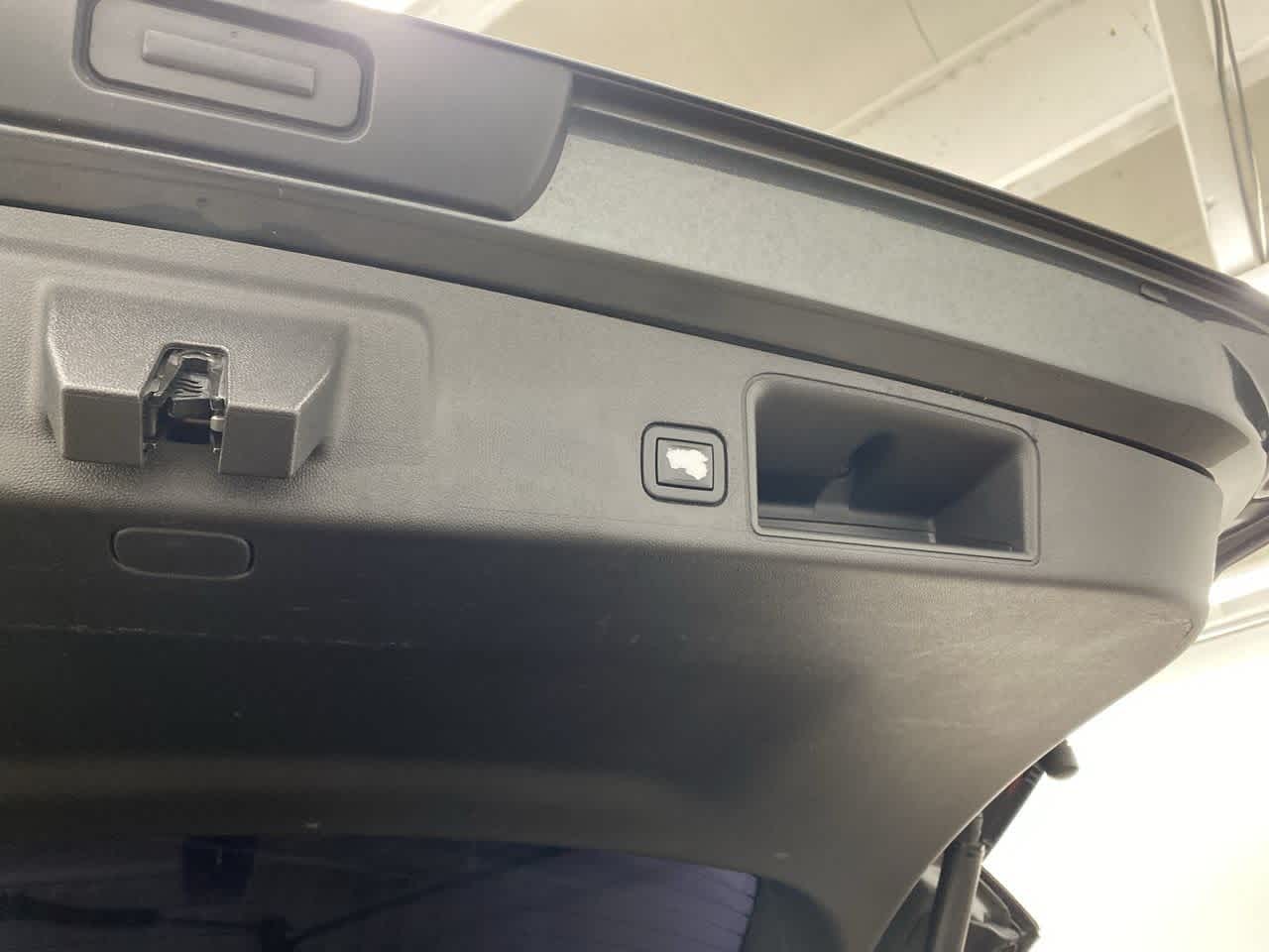 Thumbnail: 2020 GMC Terrain - 32