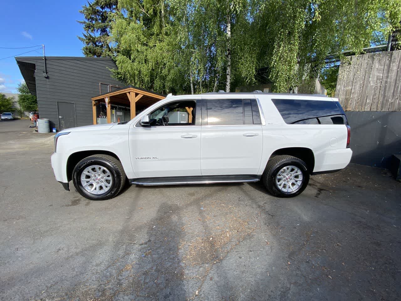 Thumbnail: 2019 GMC Yukon XL - 3