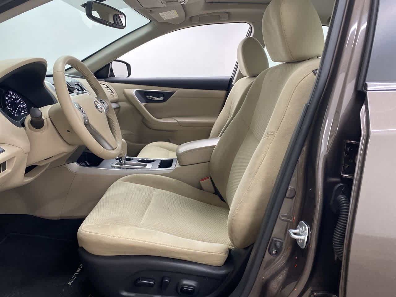 Thumbnail: 2015 Nissan Altima - 15