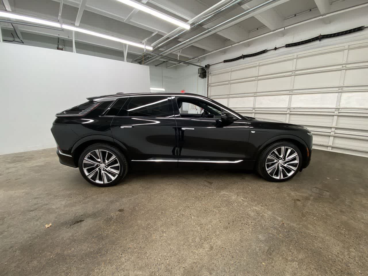 Thumbnail: 2024 Cadillac Lyriq - 7