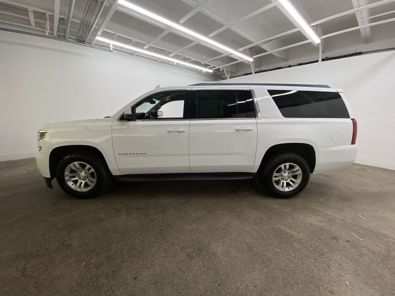 Thumbnail: 2018 Chevrolet Suburban - 3
