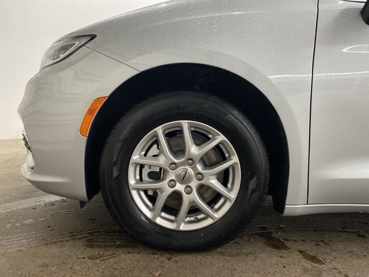 Thumbnail: 2024 Chrysler Pacifica - 11