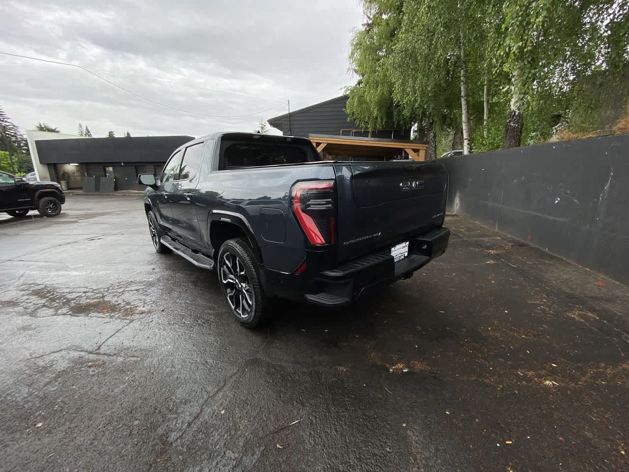 Thumbnail: 2025 GMC Sierra EV - 4