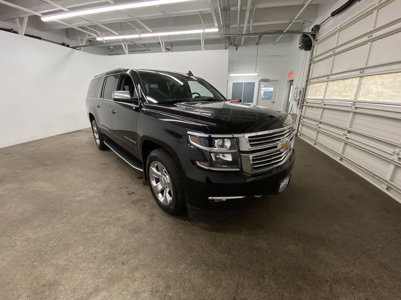 Thumbnail: 2017 Chevrolet Suburban - 8