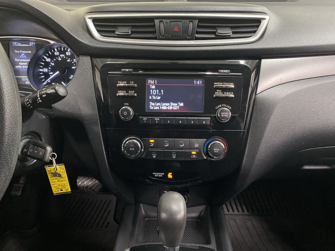 Thumbnail: 2015 Nissan Rogue - 25