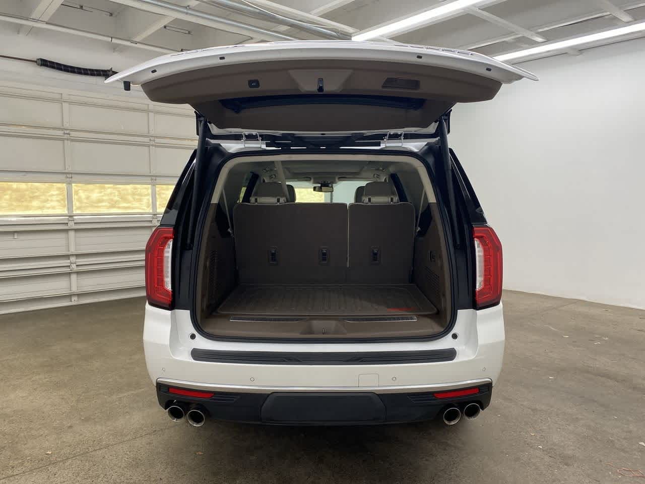 Thumbnail: 2022 GMC Yukon XL - 28