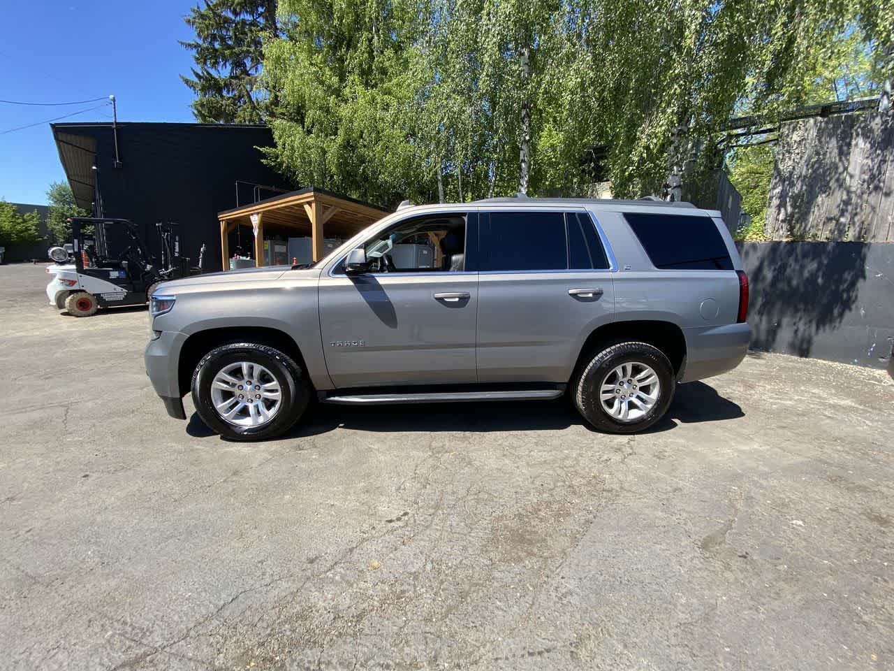 Thumbnail: 2017 Chevrolet Tahoe - 3