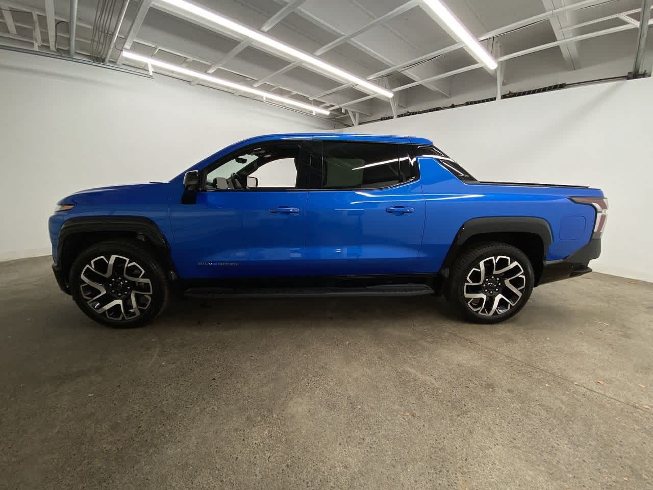 Thumbnail: 2025 Chevrolet Silverado EV - 3