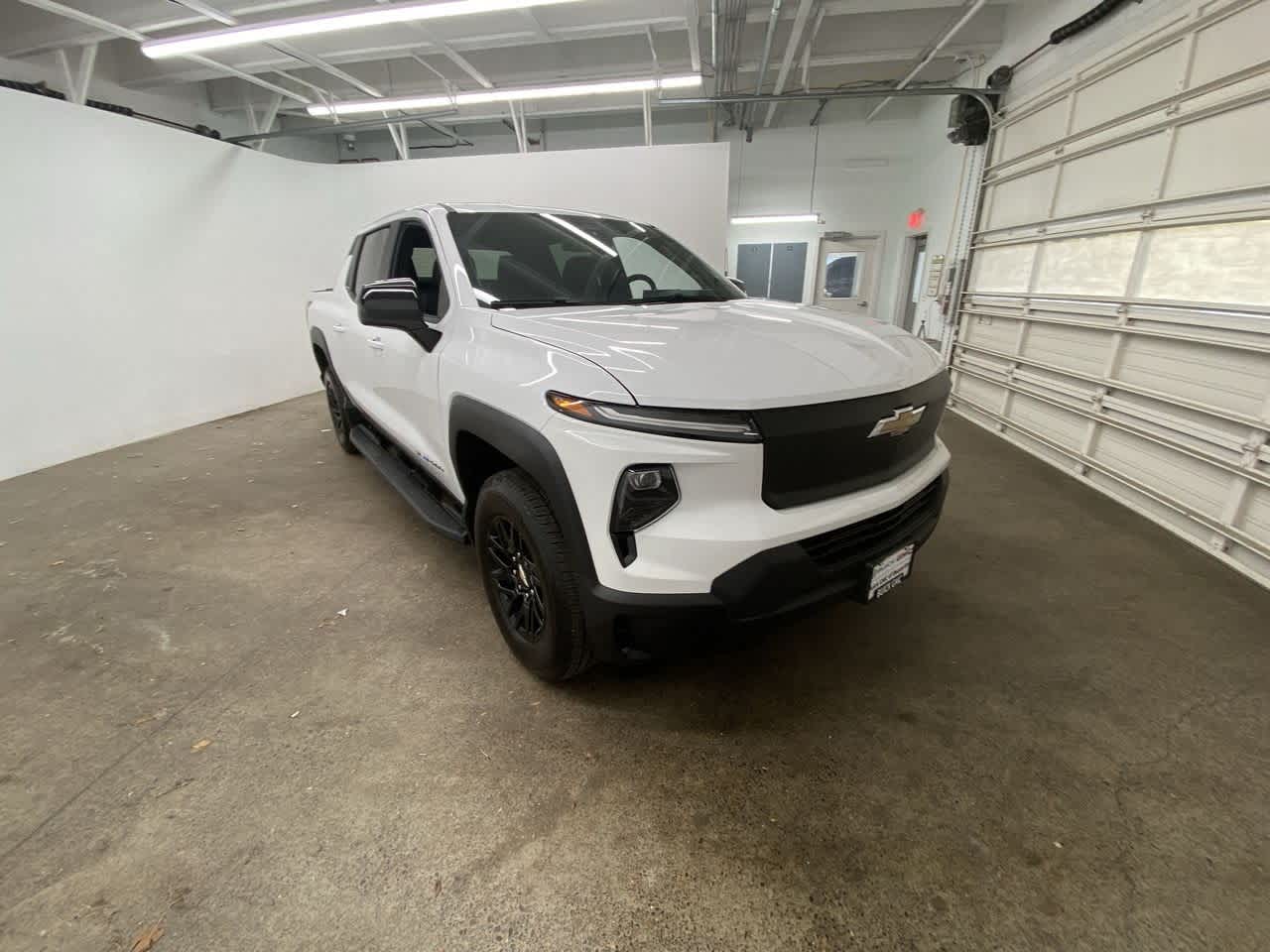 Thumbnail: 2024 Chevrolet Silverado EV - 8