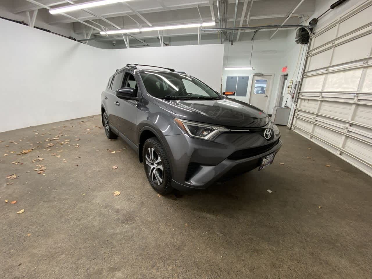 Thumbnail: 2016 Toyota RAV4 - 8