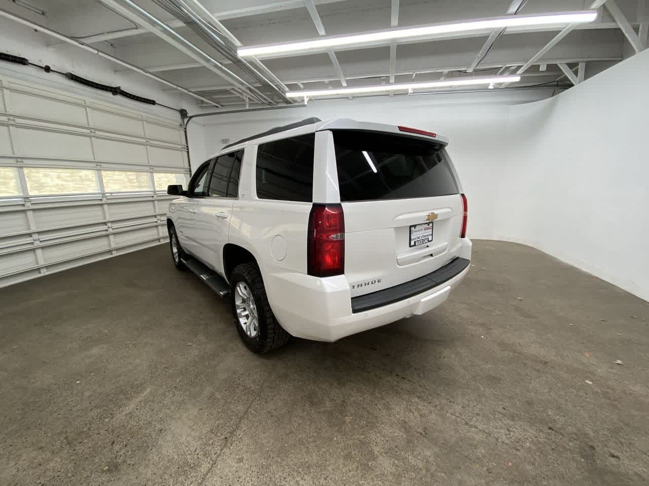 Thumbnail: 2017 Chevrolet Tahoe - 4