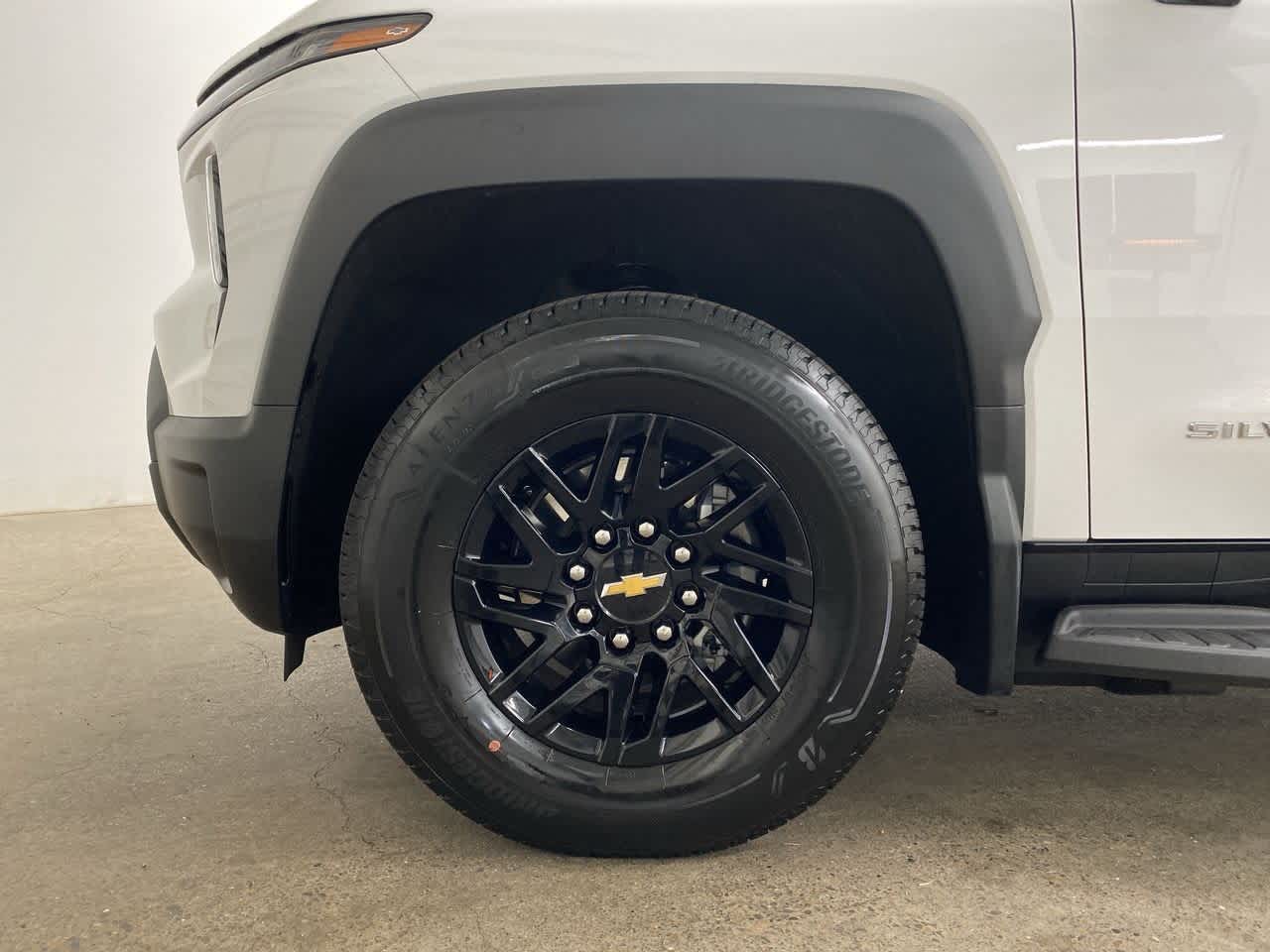 Thumbnail: 2024 Chevrolet Silverado EV - 11