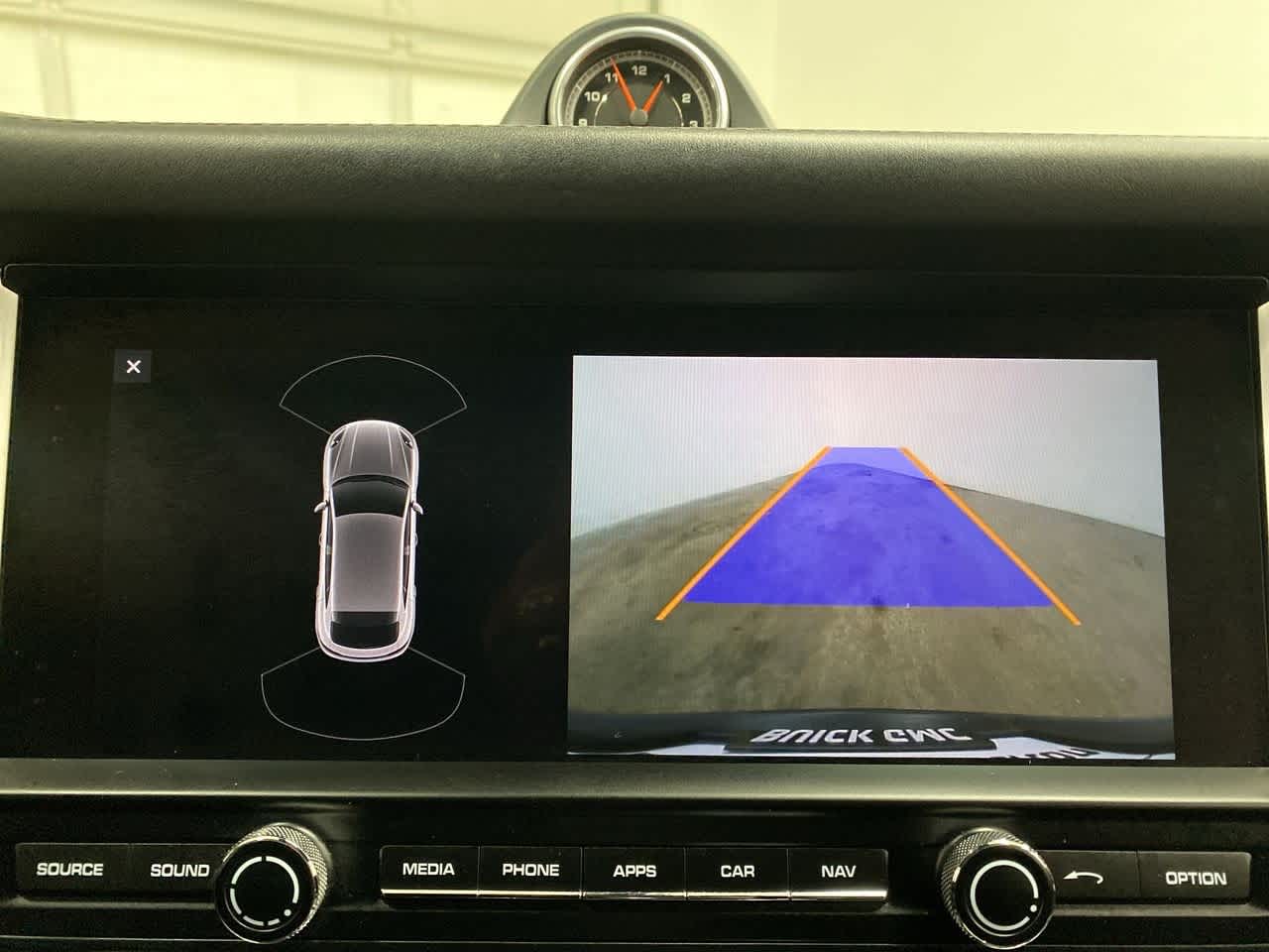 Thumbnail: 2021 Porsche Macan - 25