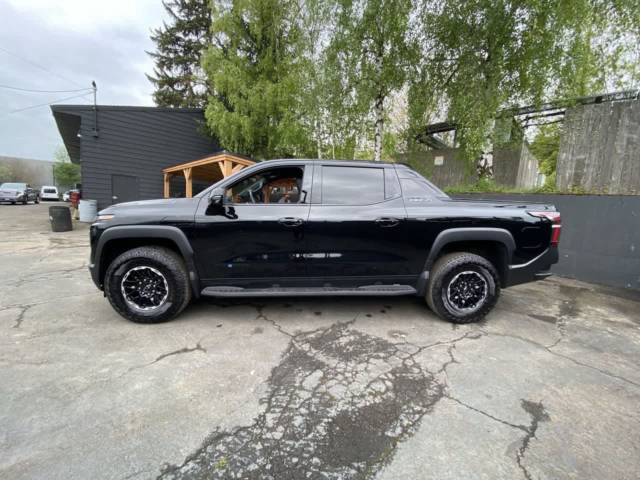 Thumbnail: 2026 Chevrolet Silverado EV - 3