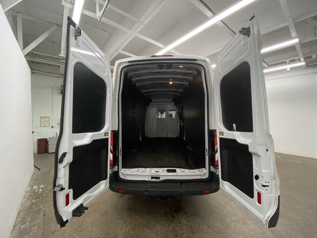 Thumbnail: 2016 Ford Transit Series - 26