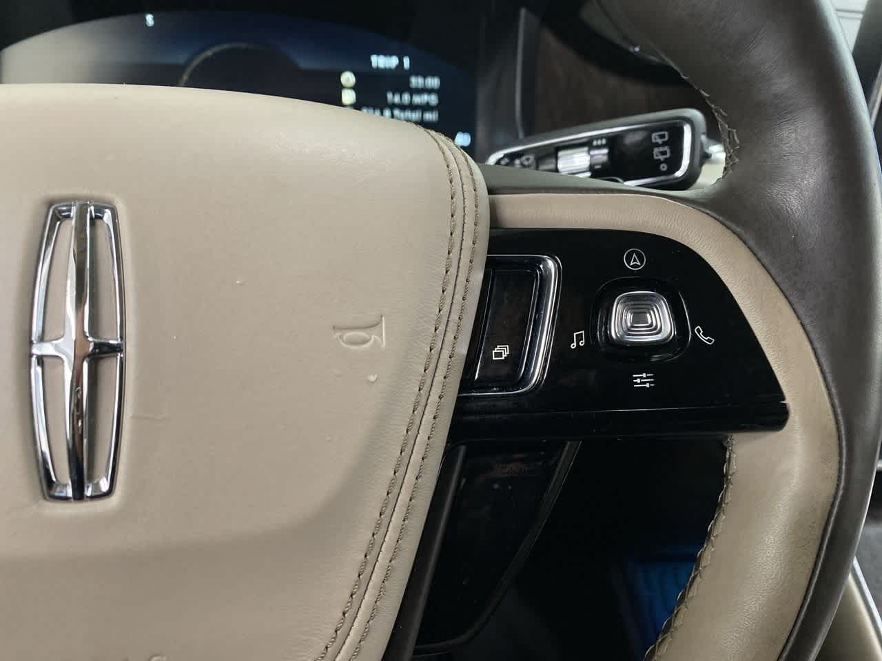 Thumbnail: 2020 Lincoln Aviator - 21