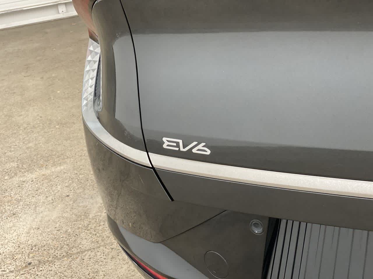 Thumbnail: 2022 Kia EV6 - 10