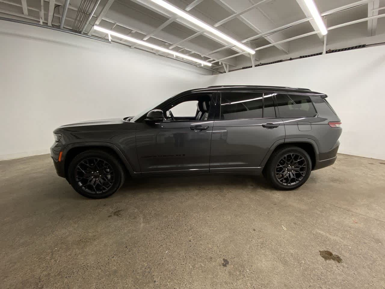 Thumbnail: 2023 Jeep Grand Cherokee - 3