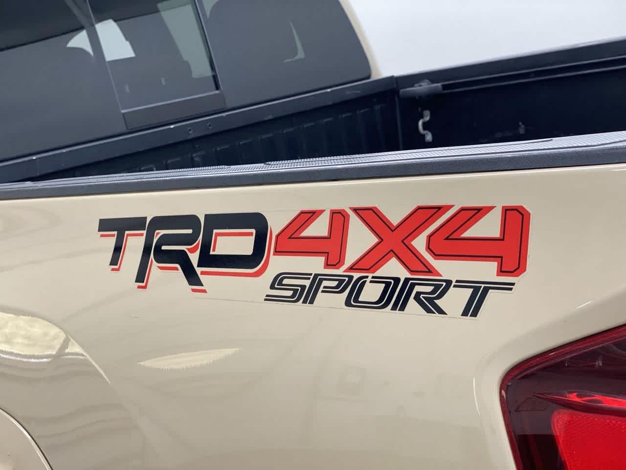 Thumbnail: 2018 Toyota Tacoma - 10