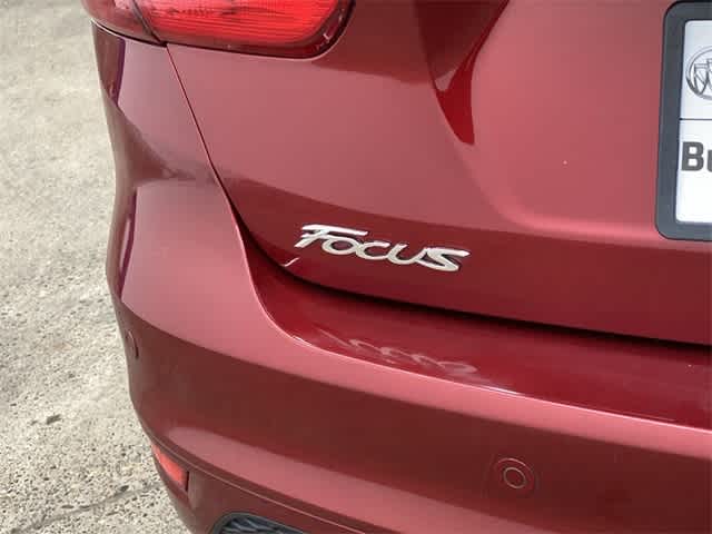 2015 Ford Focus SE 10