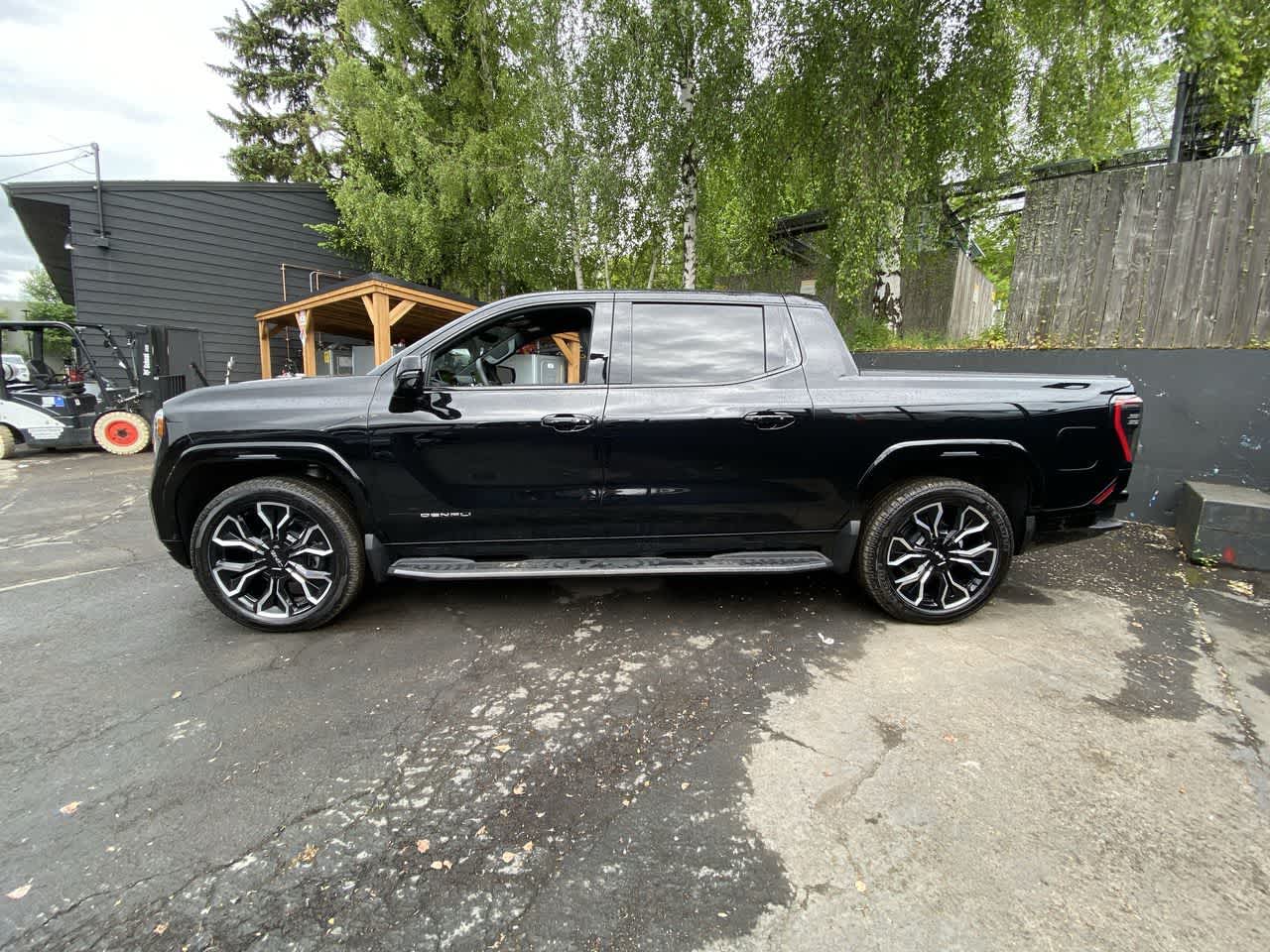 Thumbnail: 2025 GMC Sierra EV - 3