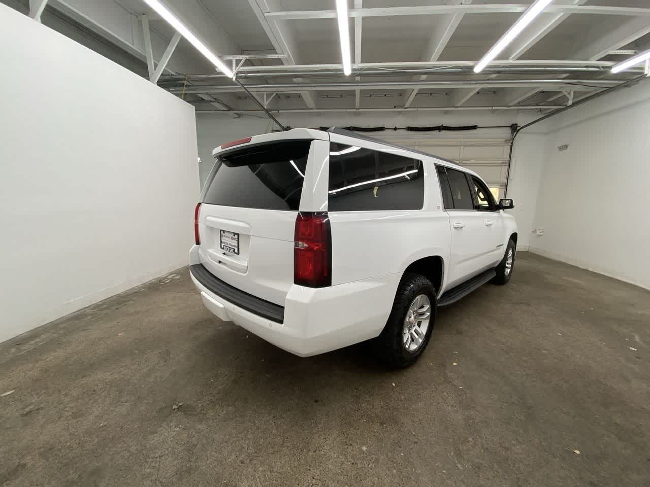 Thumbnail: 2018 Chevrolet Suburban - 6