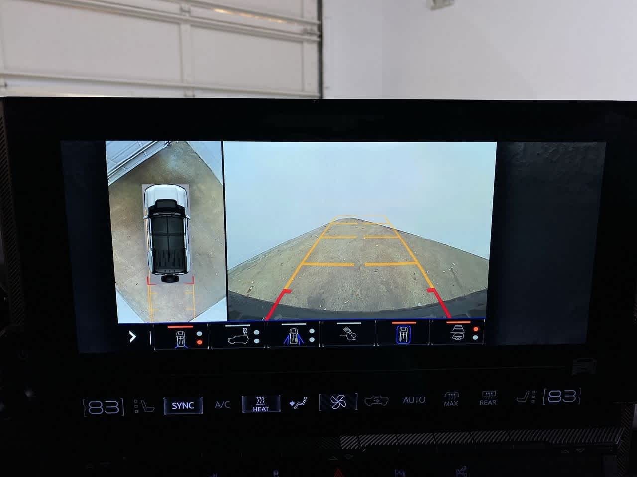 Thumbnail: 2024 GMC Hummer EV - 25