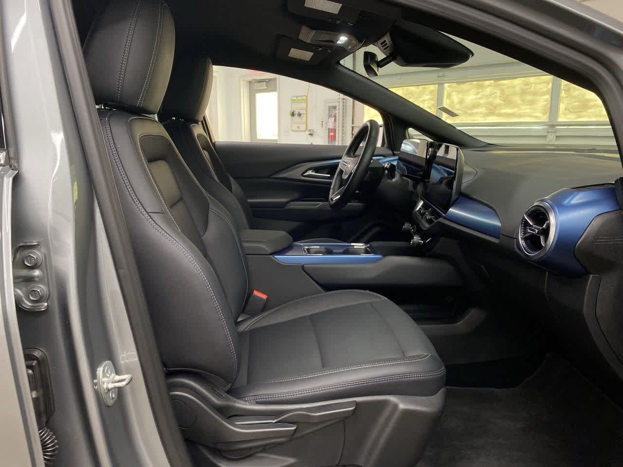 Thumbnail: 2025 Chevrolet Equinox - 18