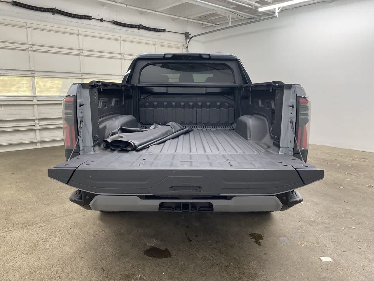 2024 GMC Sierra EV Denali 28