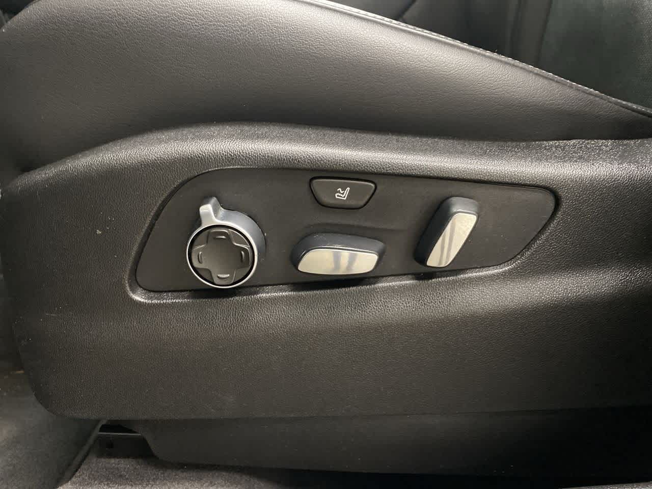 Thumbnail: 2019 Cadillac XT4 - 16