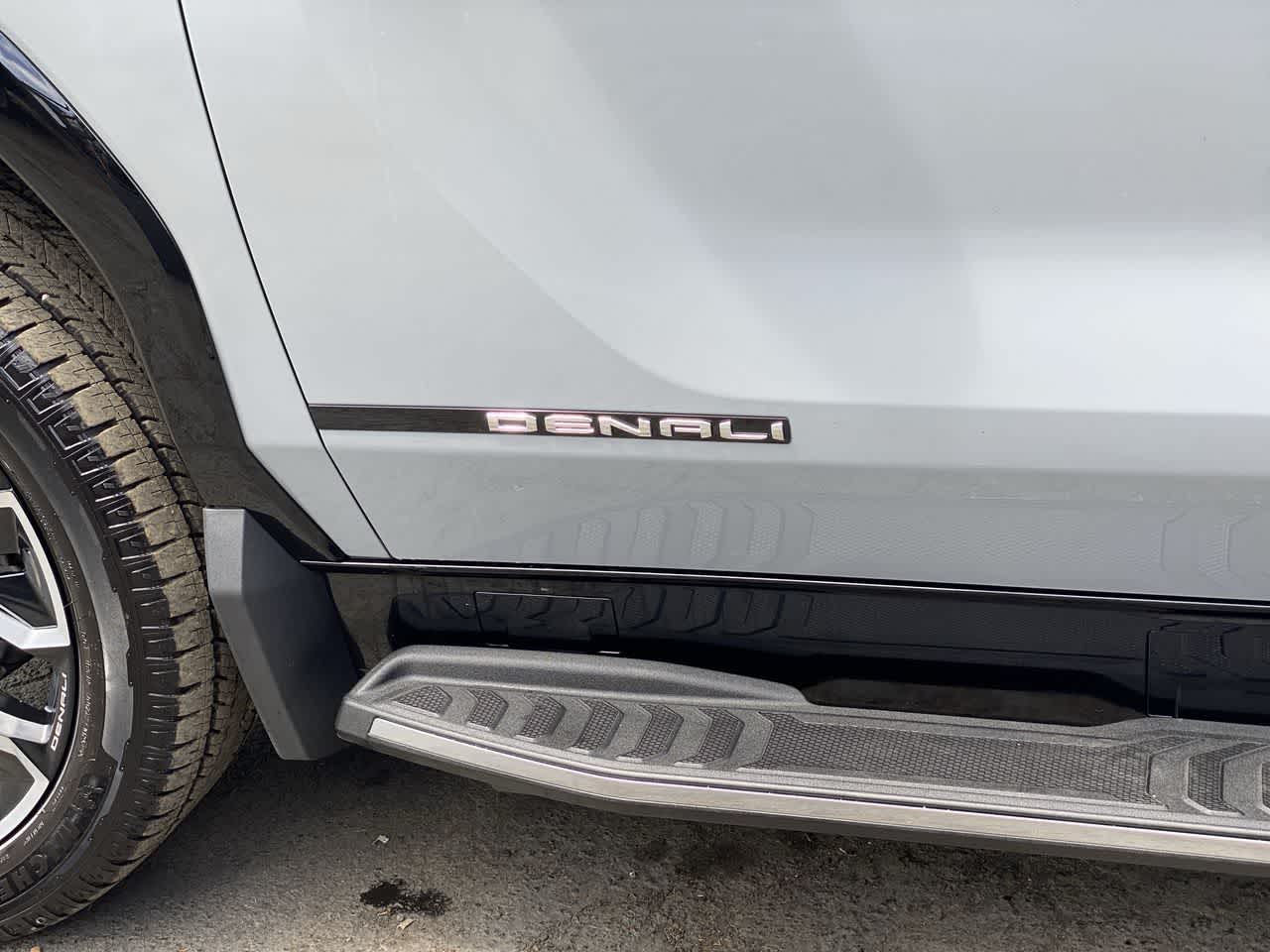 Thumbnail: 2025 GMC Sierra EV - 10