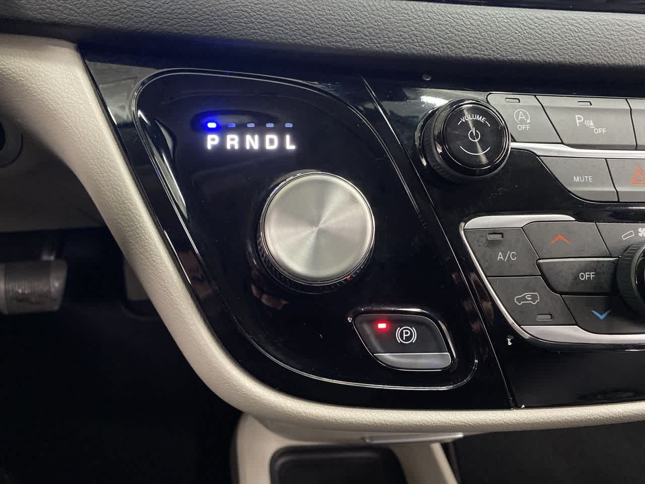 Thumbnail: 2024 Chrysler Pacifica - 26