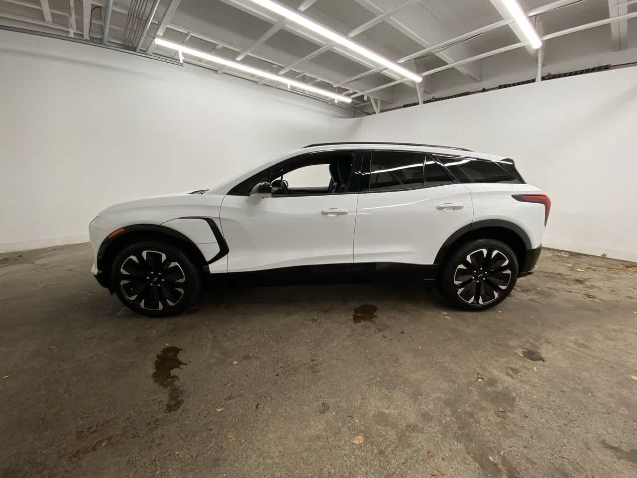 Thumbnail: 2024 Chevrolet Blazer EV - 3