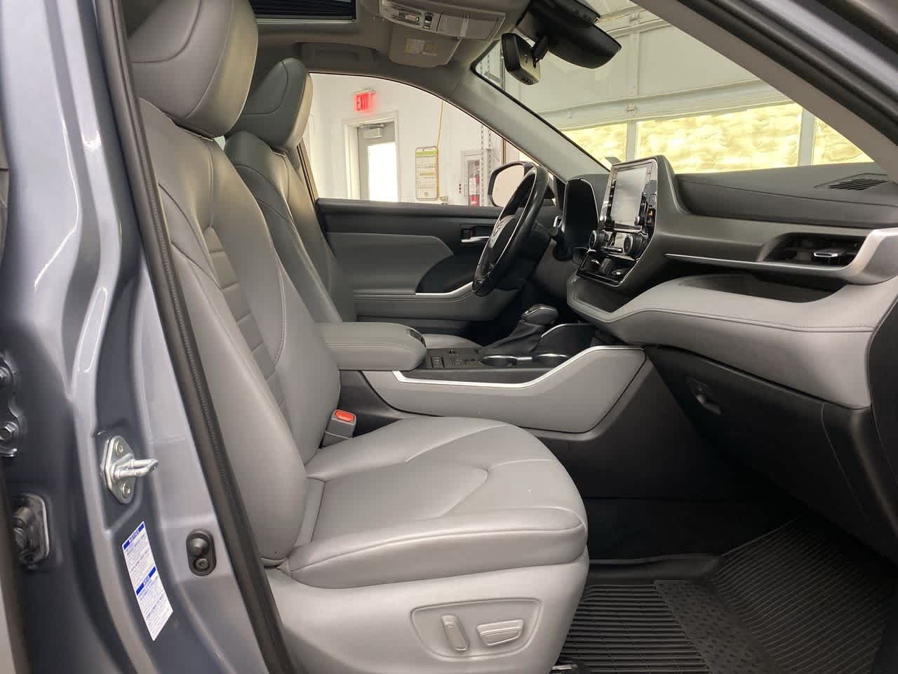 Thumbnail: 2021 Toyota Highlander - 21