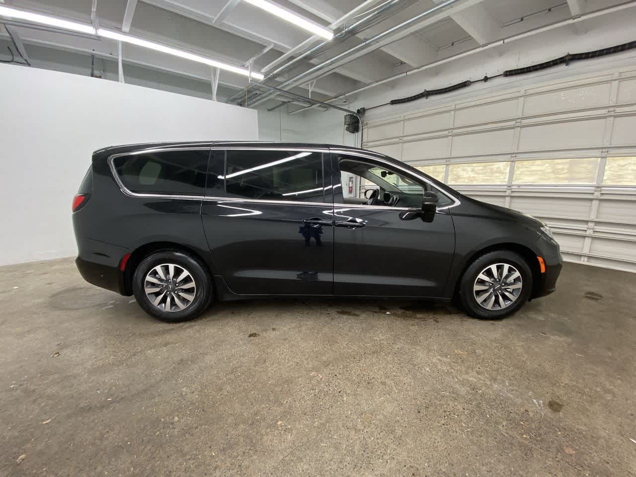 Thumbnail: 2024 Chrysler Pacifica - 7