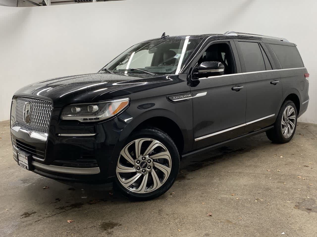 Thumbnail: 2023 Lincoln Navigator L - 1
