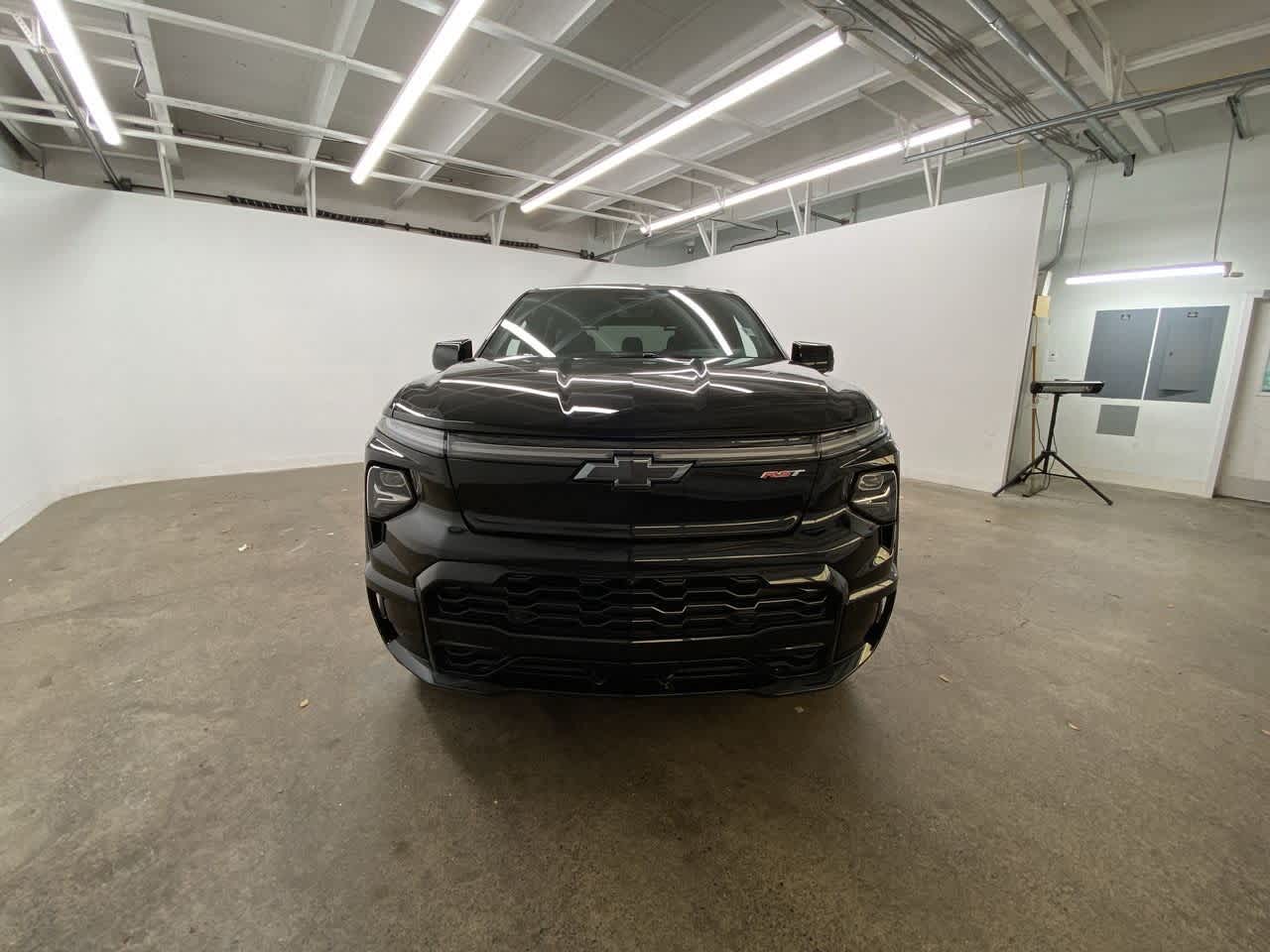 Thumbnail: 2024 Chevrolet Silverado EV - 9