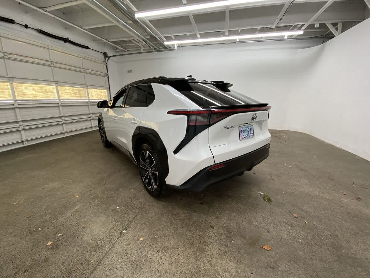 Thumbnail: 2023 Toyota bZ4X - 4