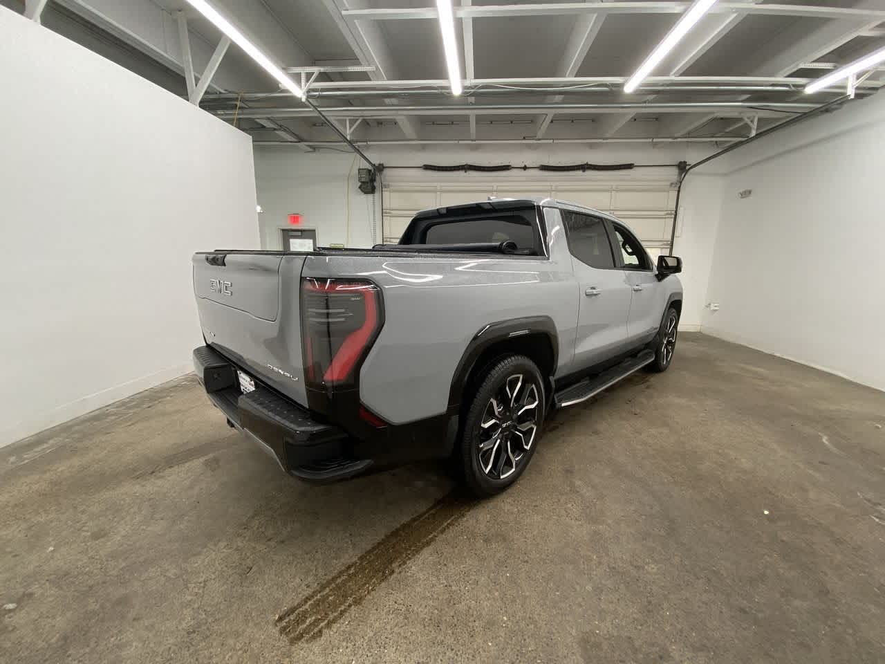 Thumbnail: 2024 GMC Sierra EV - 6