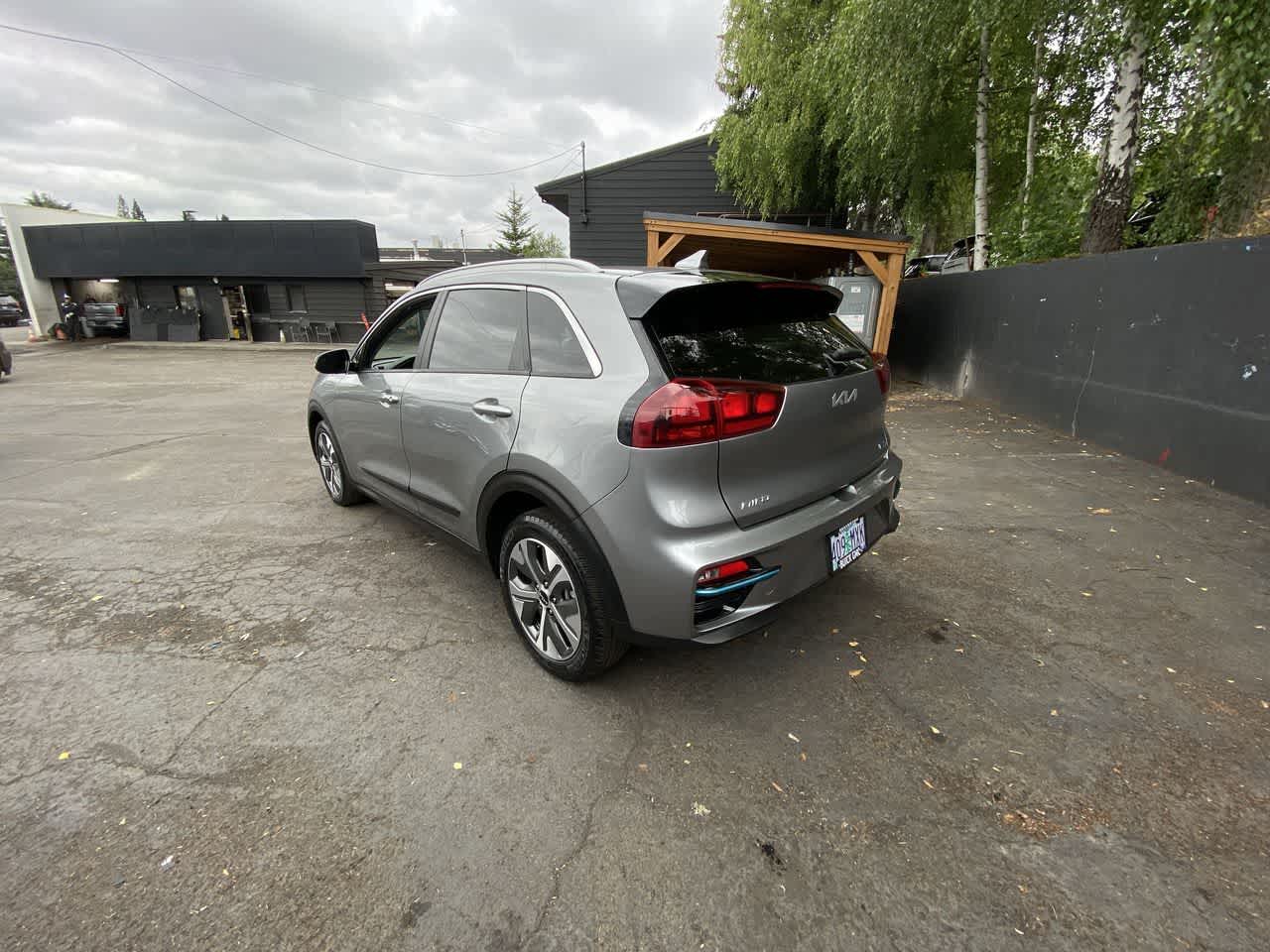 Thumbnail: 2022 Kia Niro - 4