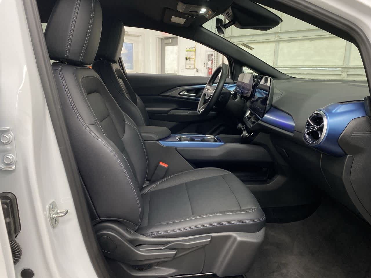 Thumbnail: 2025 Chevrolet Equinox - 18