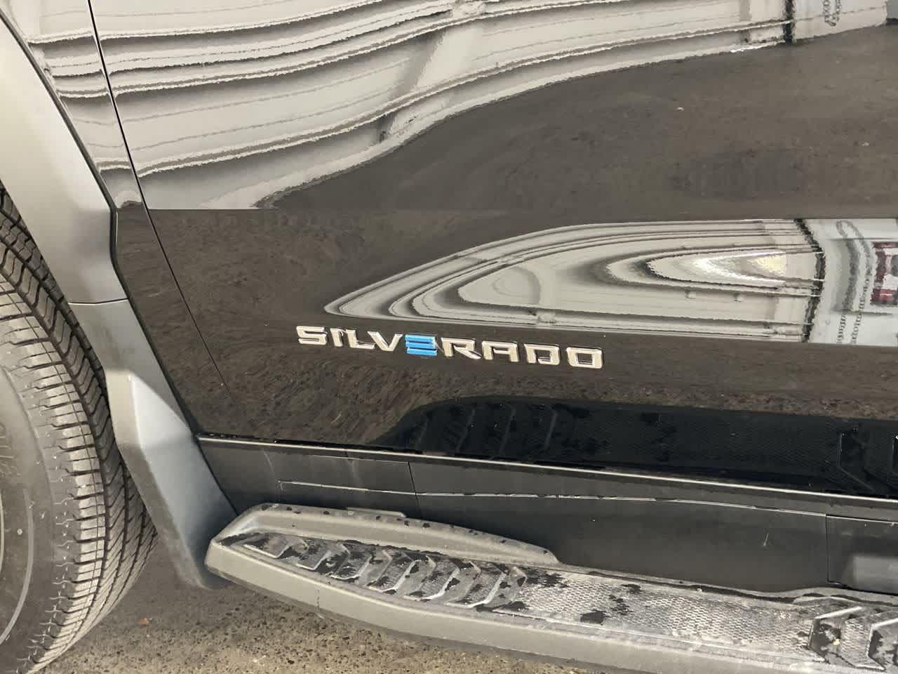 Thumbnail: 2024 Chevrolet Silverado EV - 10