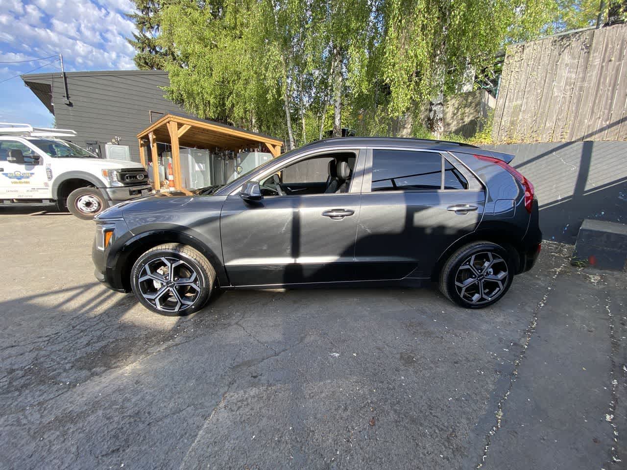 Thumbnail: 2023 Kia Niro - 3