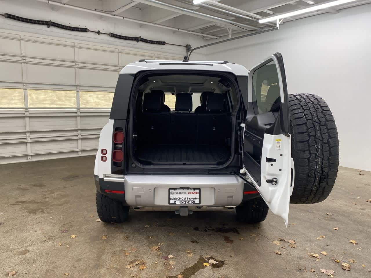 Thumbnail: 2020 Land Rover Defender - 29