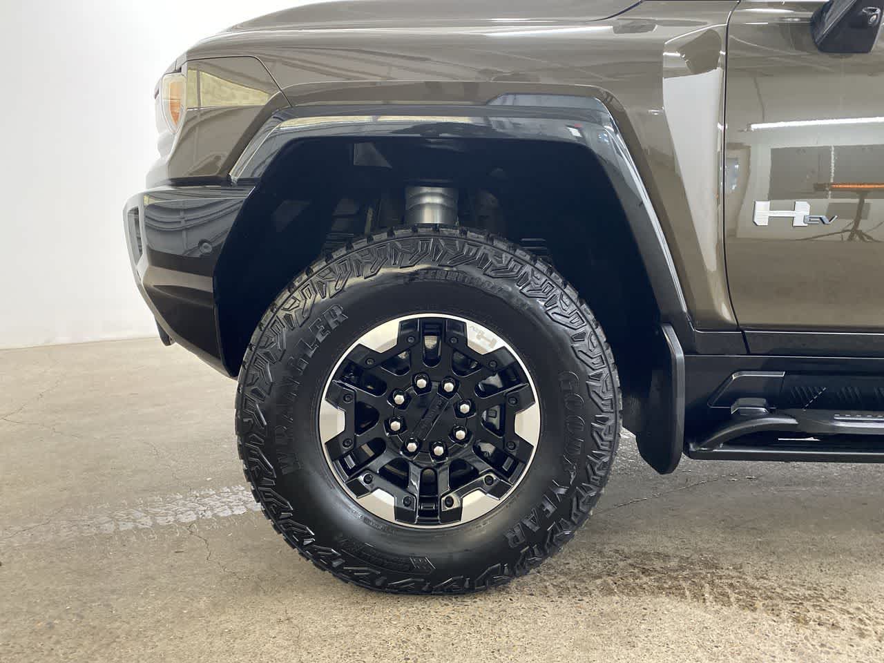 Thumbnail: 2024 GMC Hummer EV - 11