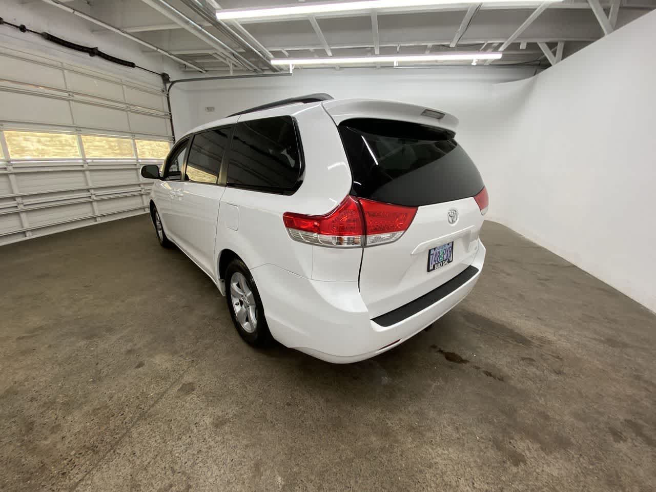 Thumbnail: 2012 Toyota Sienna - 4